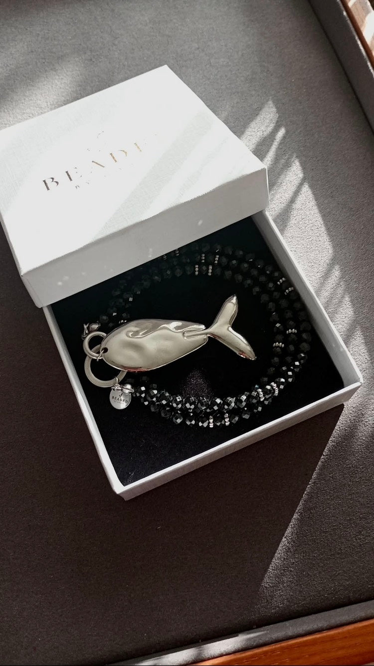 INNER-LED BLACK SPINEL NECKLACE