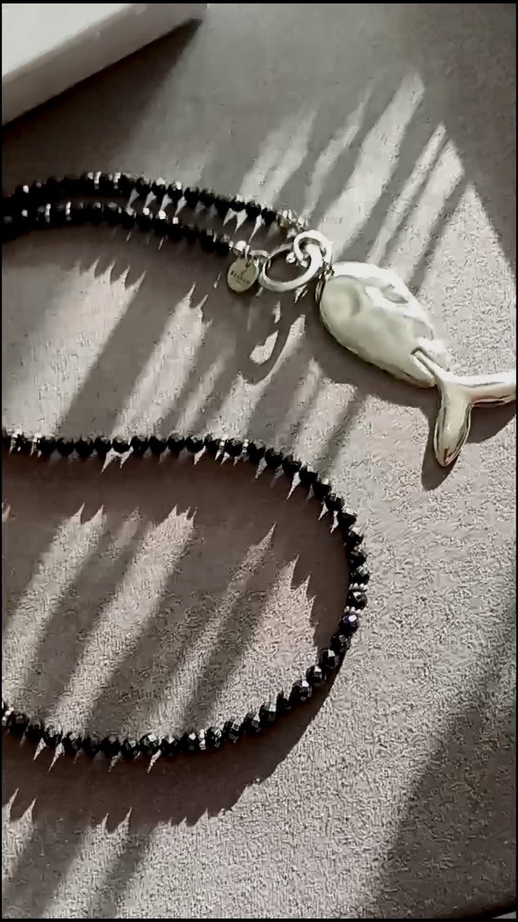 INNER-LED BLACK SPINEL NECKLACE