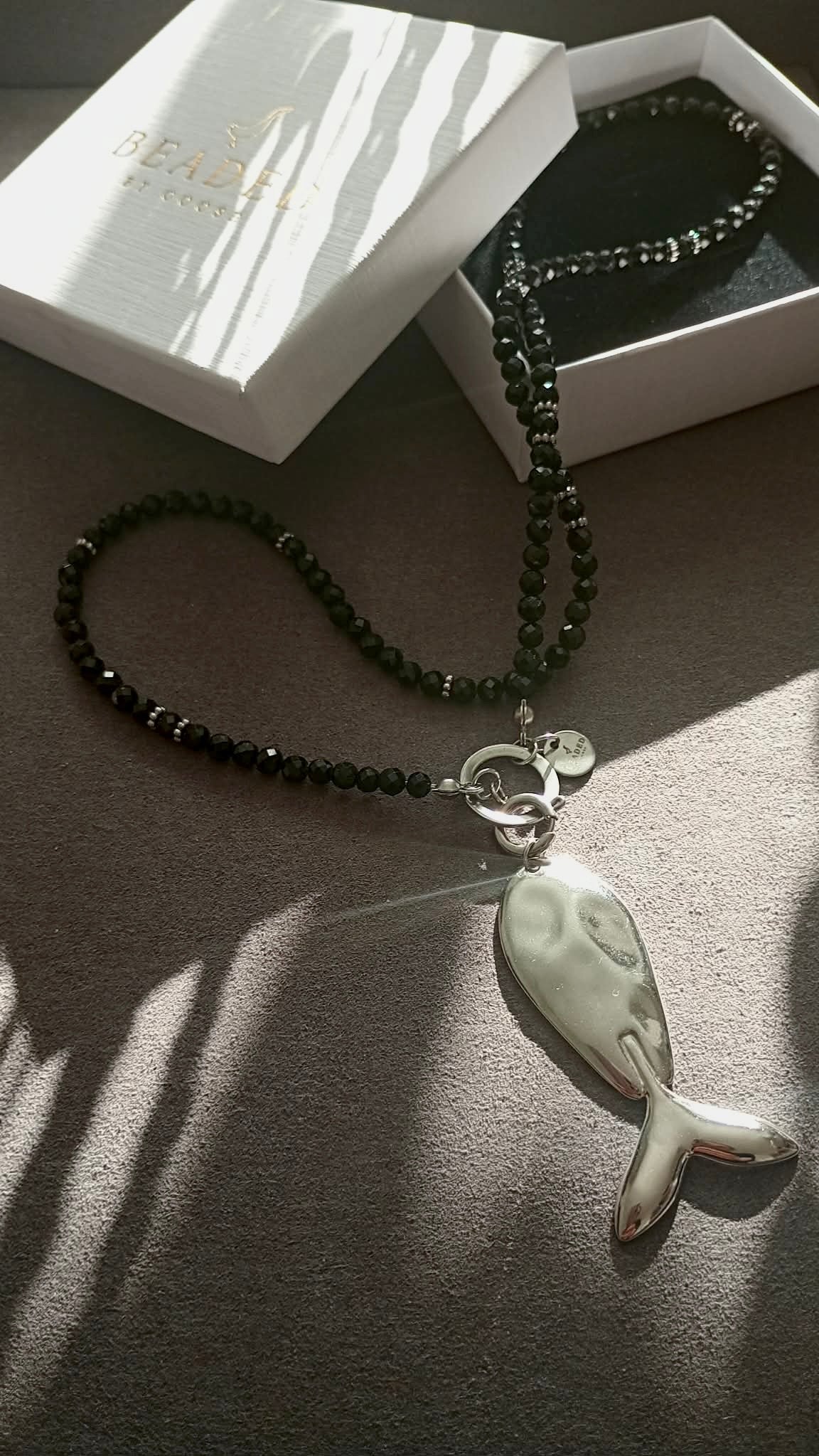 INNER-LED BLACK SPINEL NECKLACE