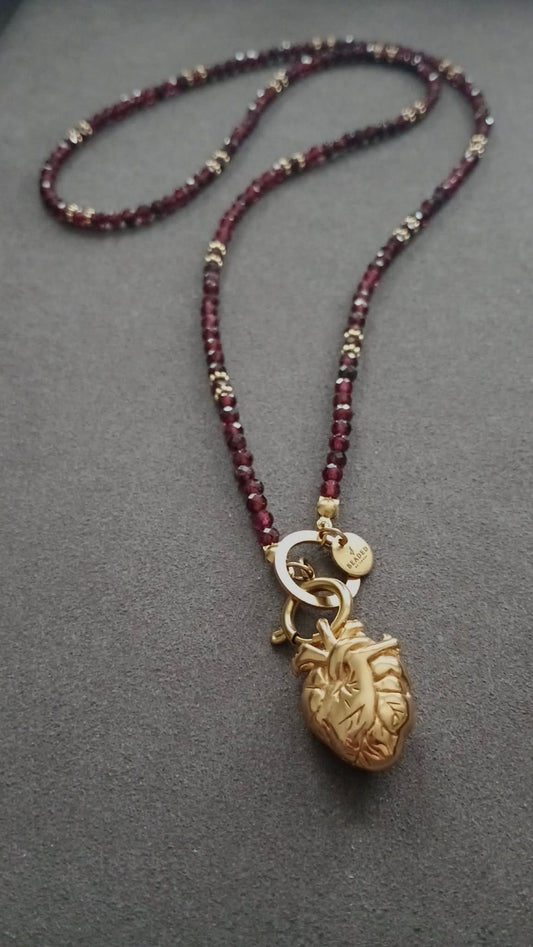 HEART-LED GARNET NECKLACE