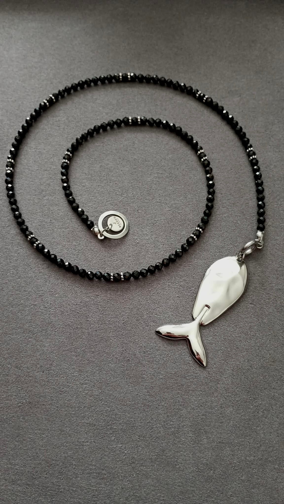 INNER-LED BLACK SPINEL NECKLACE