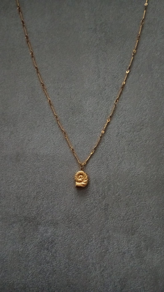 SHELLA NECKLACE Shipping paused from 21/08 – 18/09. Orders will ship after 19/09