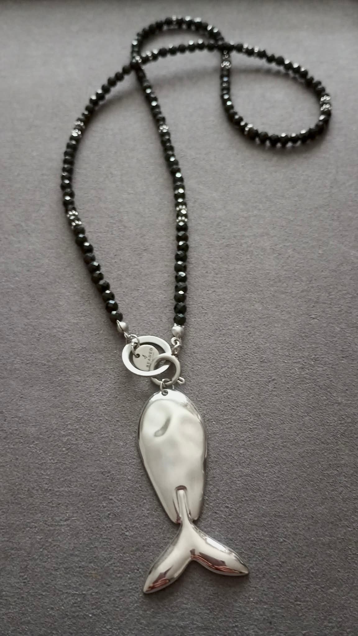 INNER-LED BLACK SPINEL NECKLACE