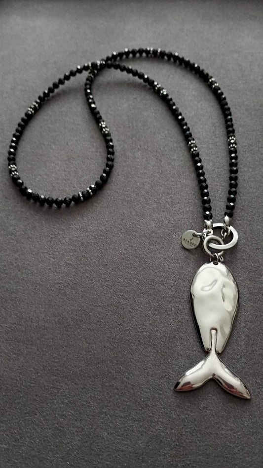 INNER-LED BLACK SPINEL NECKLACE