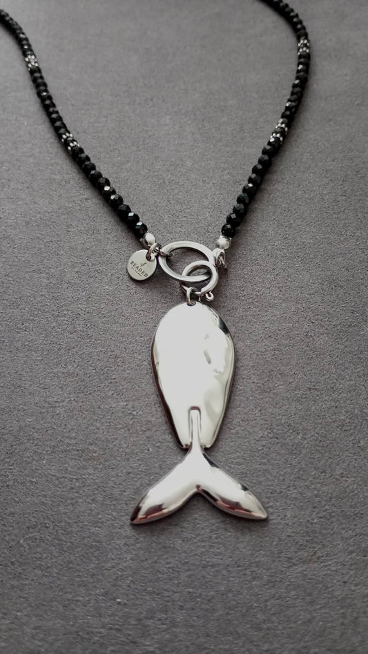 INNER-LED BLACK SPINEL NECKLACE